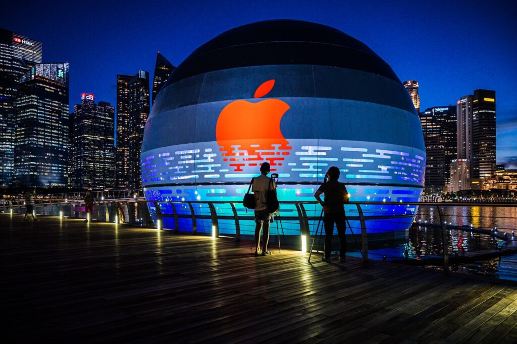 The first Apple store that floats on the water opens soon in Singapore